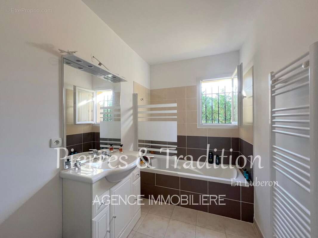 Maison à REVEST-DU-BION