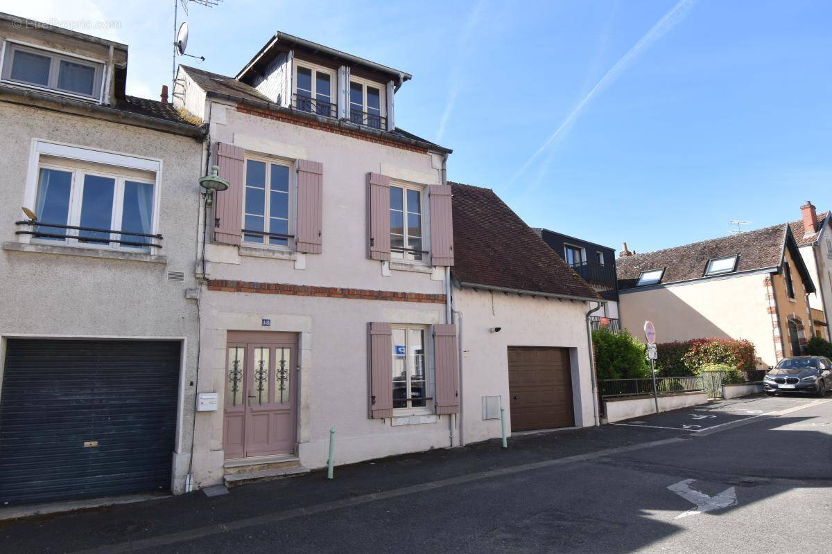 Maison à COSNE-COURS-SUR-LOIRE