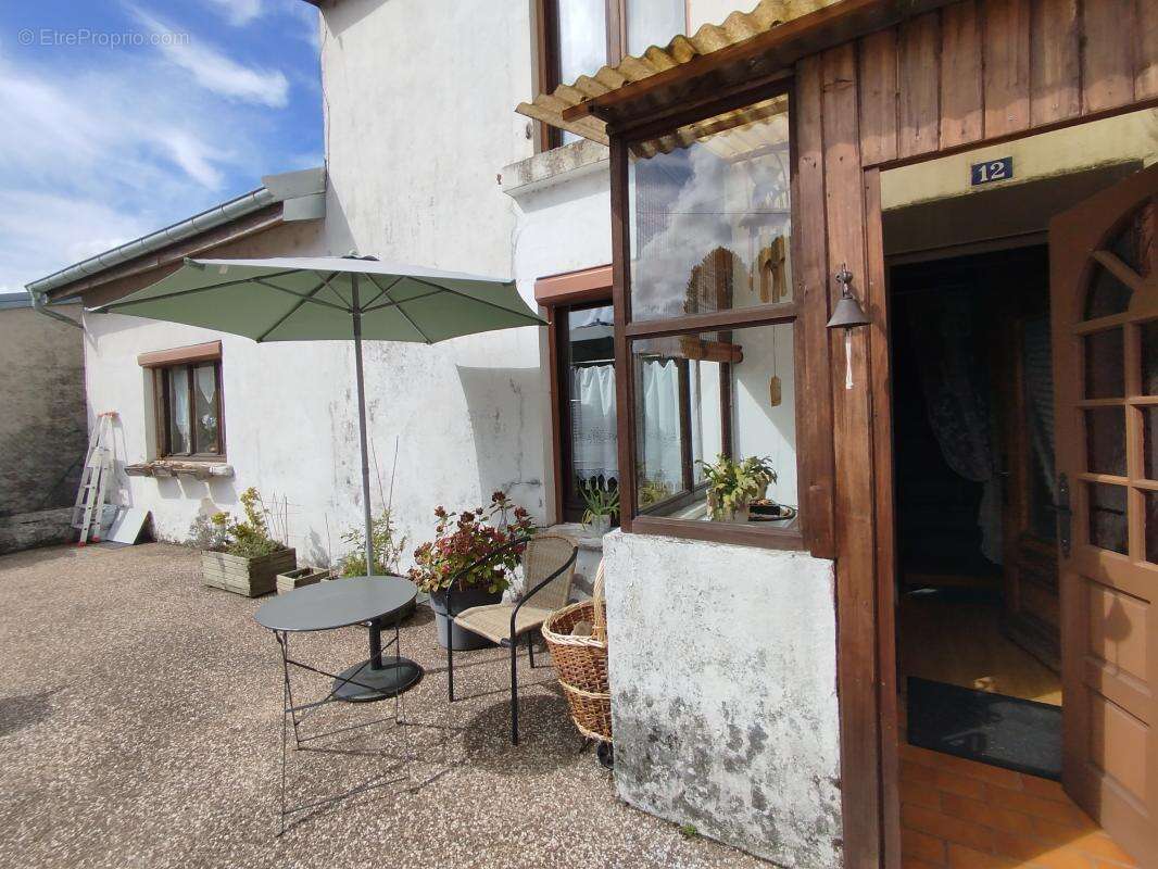 Maison avec terrasse jardin et garage - photo 2