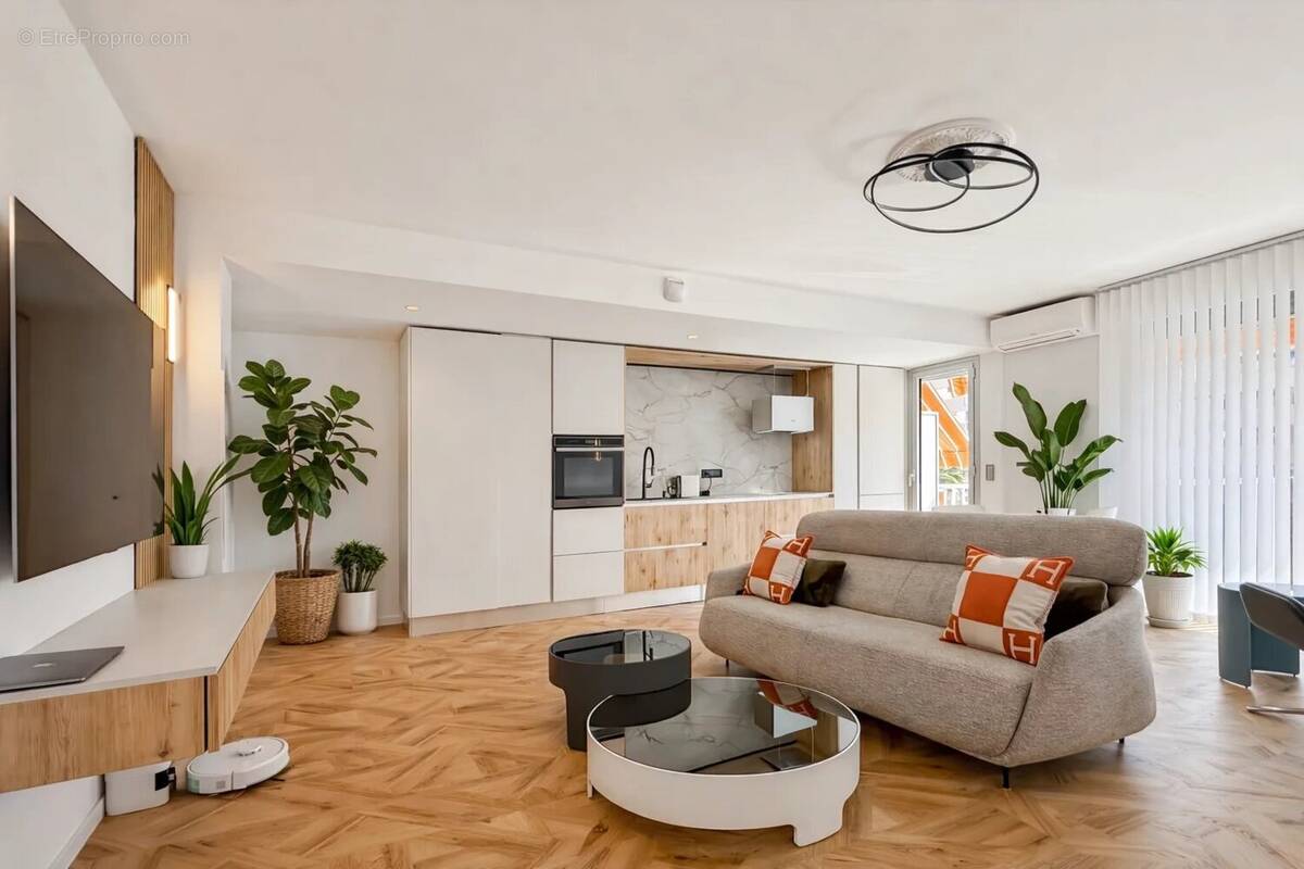 Appartement à VALLAURIS