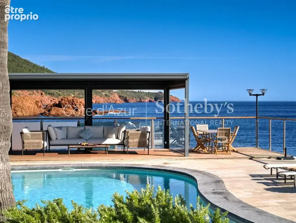 Saint Raphaël Anthéor, villa contemporaine pieds dans l’eau sur la Corniche d’Or - photo 12