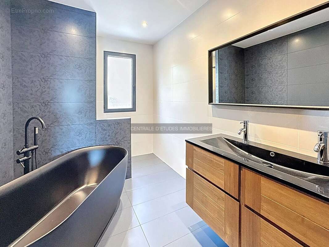 Maison à LES ADRETS-DE-L'ESTEREL