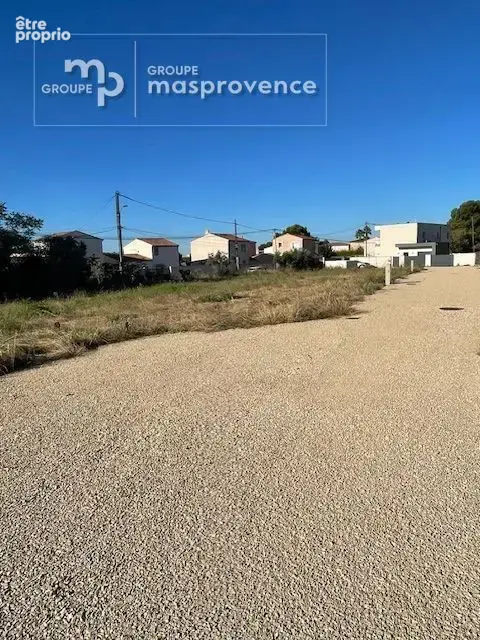 Terrain à LA FARE-LES-OLIVIERS