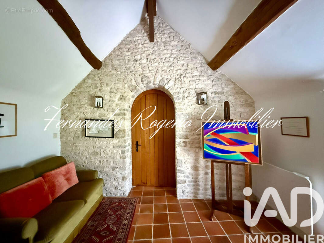 Maison 269 m² à Yevre-La-Ville  - photo 9