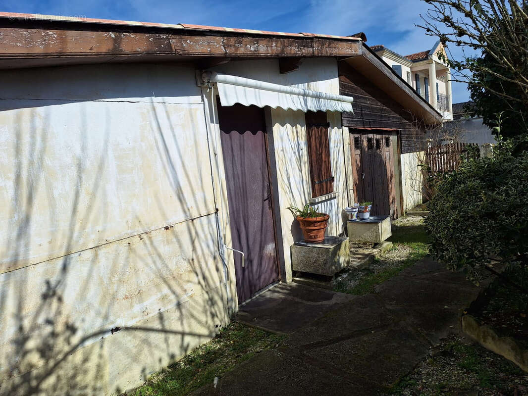 maison à rénover avec dépendance et garage sur 520 m2 - photo 7