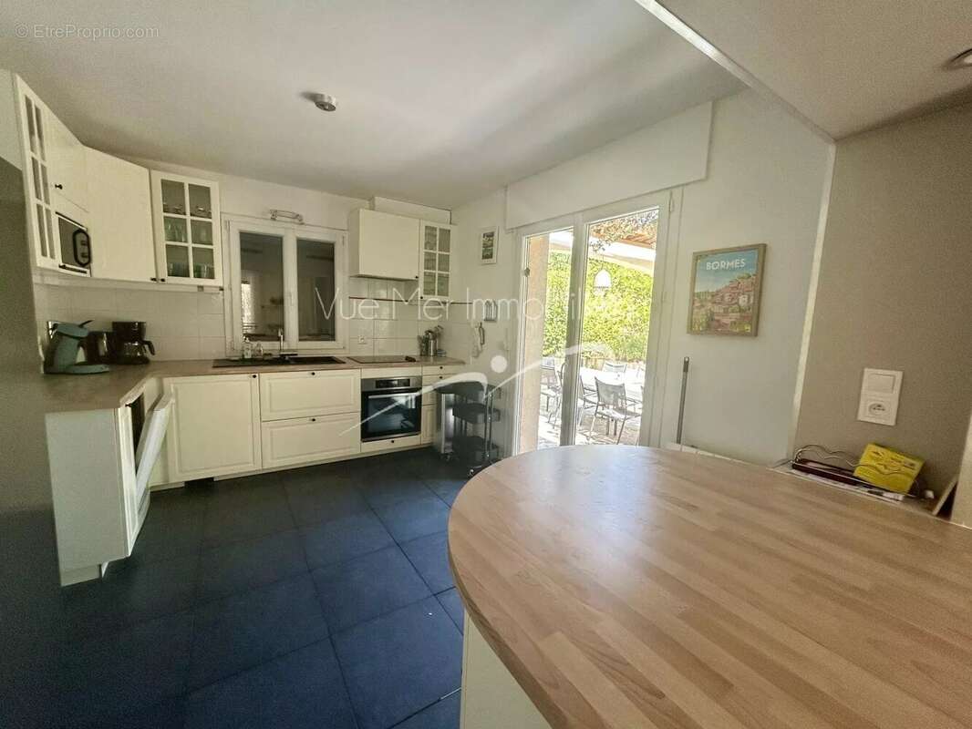 Villa T6. Parc de 2 089 m² avec piscine - photo 12