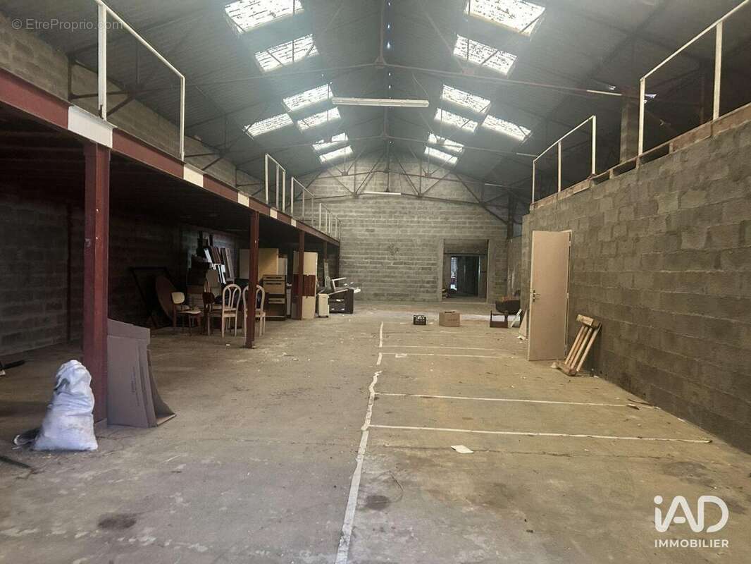 Photo 6 - Commerce à SAINT-MEDARD-DE-GUIZIERES