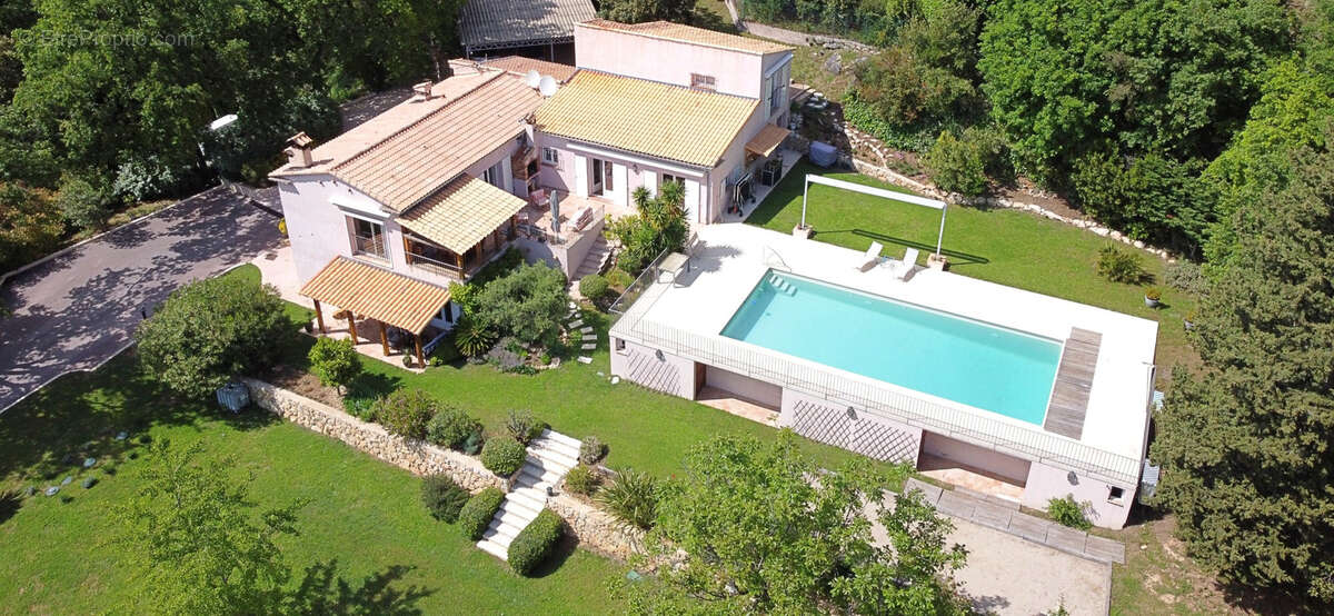 Maison à TOURRETTES-SUR-LOUP