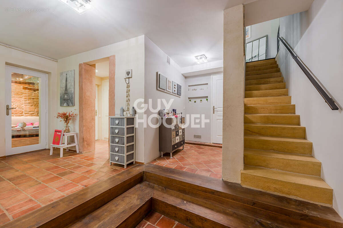 Appartement à POUILLY-LE-MONIAL