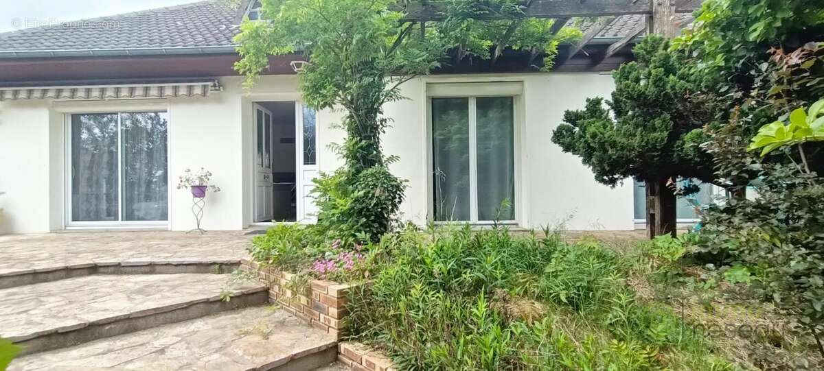 Maison 109 m² à Linas  - photo 2