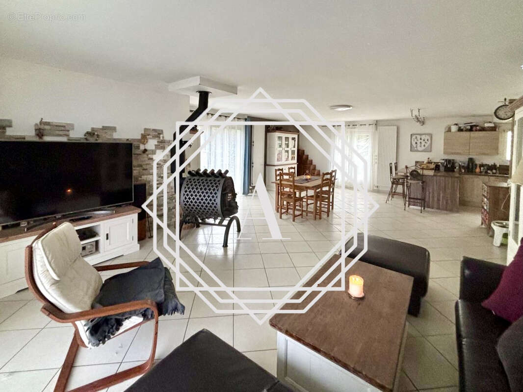 Grande maison familiale de 180 m2 sur terrain de 1 192 m2 proche de Chambly - photo 5