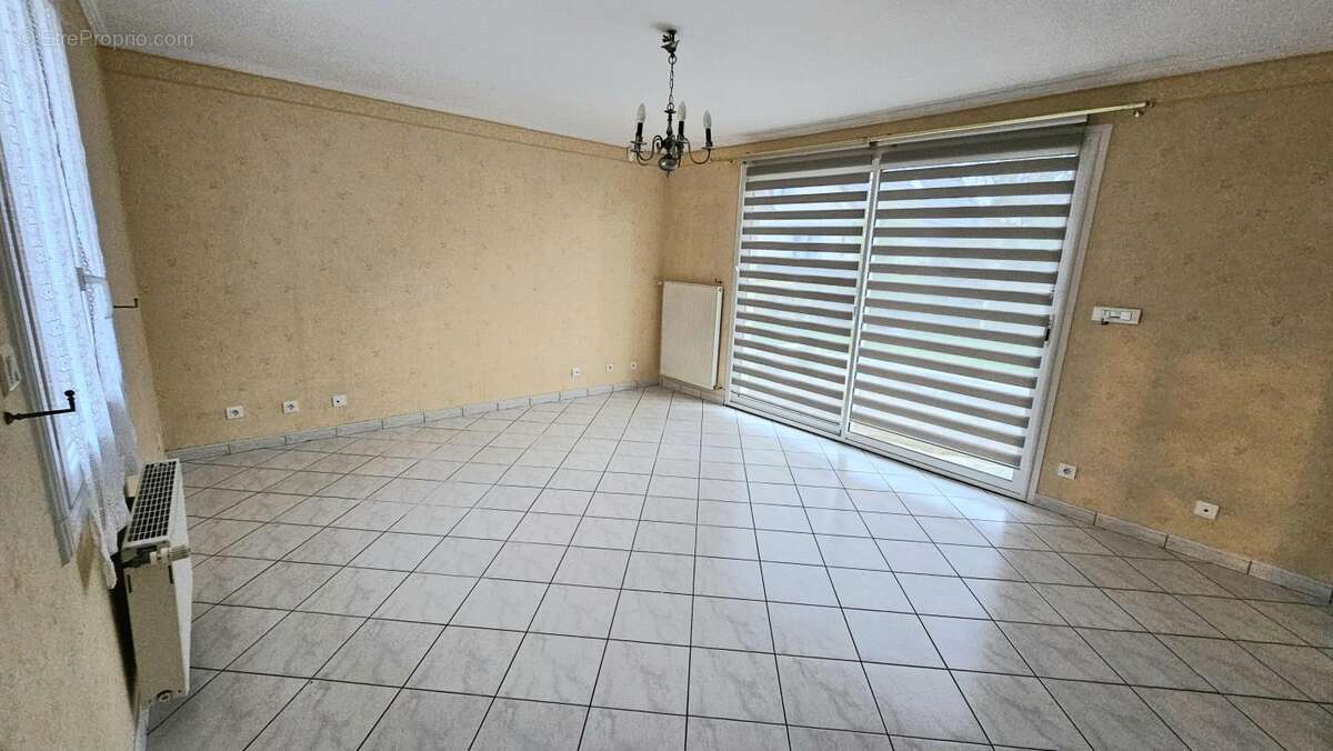 Maison à SAINT-ETIENNE-DU-ROUVRAY