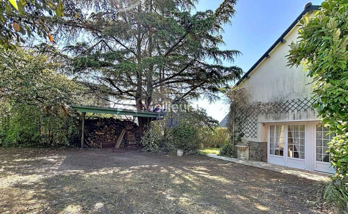 Maison à MONTREUIL-LE-GAST