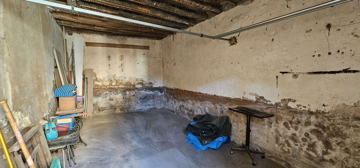 Parking à COULANGES-SUR-YONNE