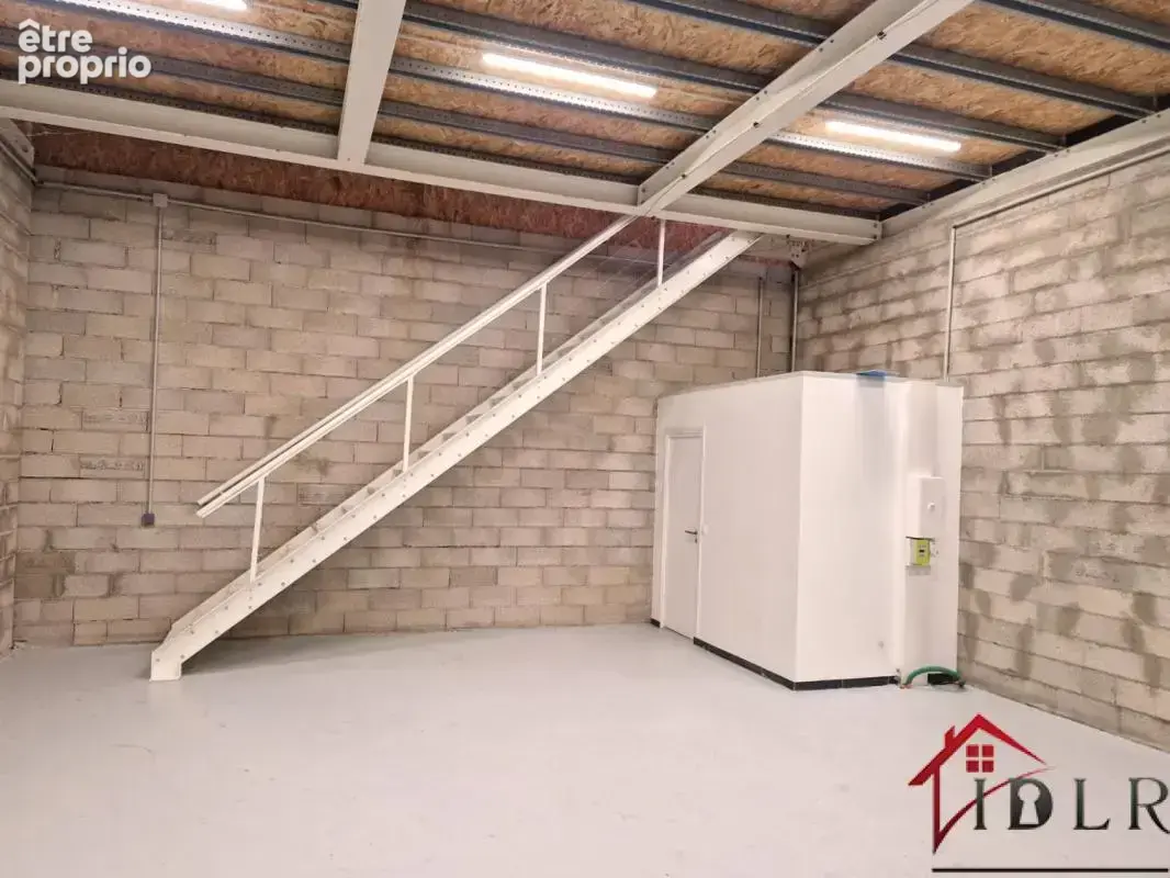 Coubert - batiment commercial + appartement - photo 11