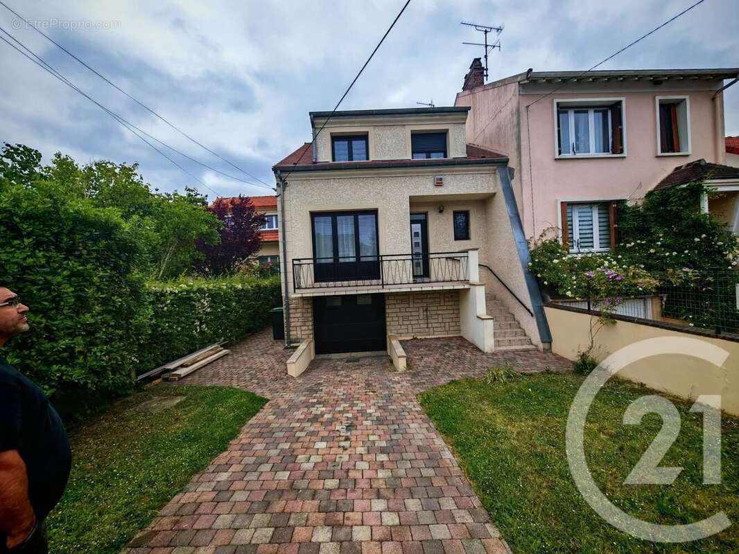 Maison à LA FRETTE-SUR-SEINE