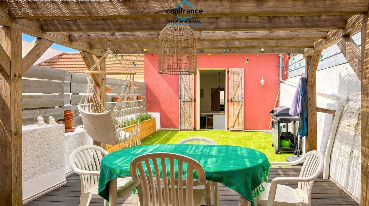 Dpt Lot et Garonne (47), à vendre FUMEL maison de ville P6 de 130 m² - Parcelle de 135m² - photo 2