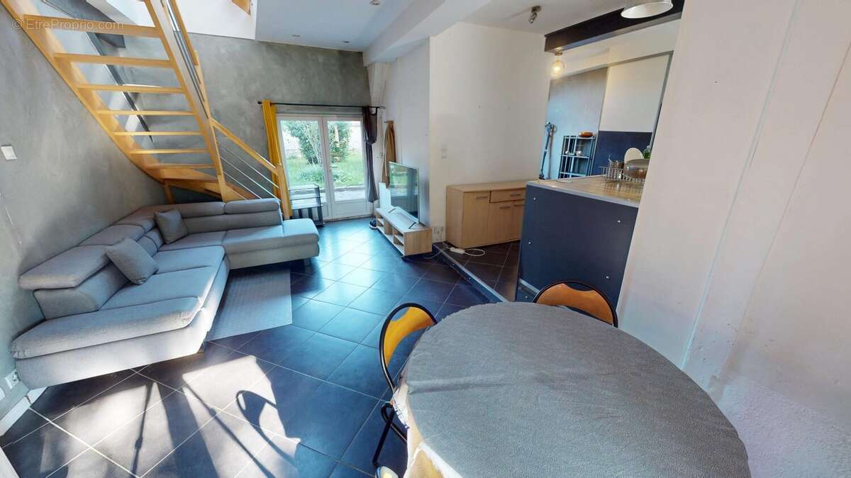 Maison à SAINT-JEAN-DE-BRAYE