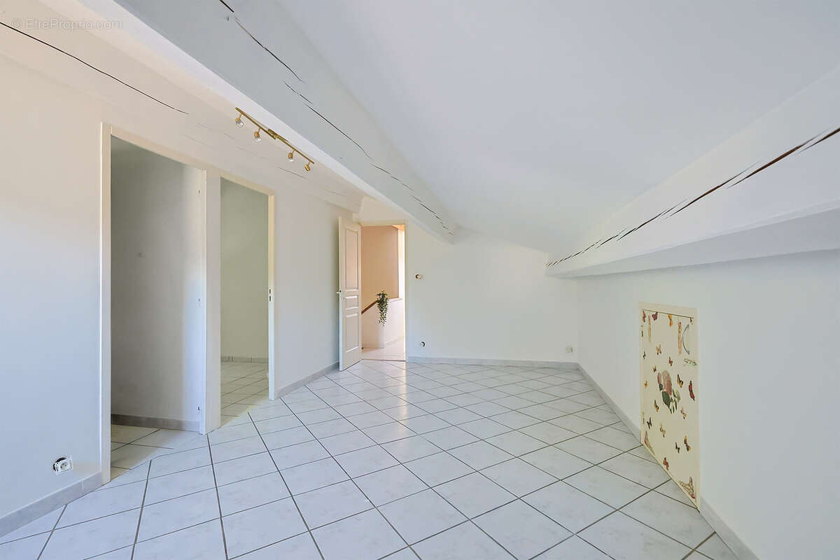 Maison à SOLLIES-TOUCAS