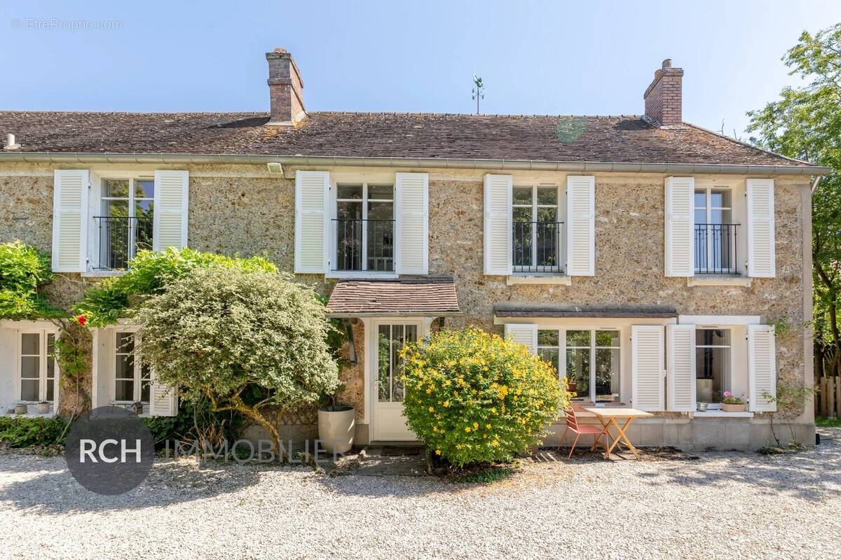 Maison à DAMPIERRE-EN-YVELINES