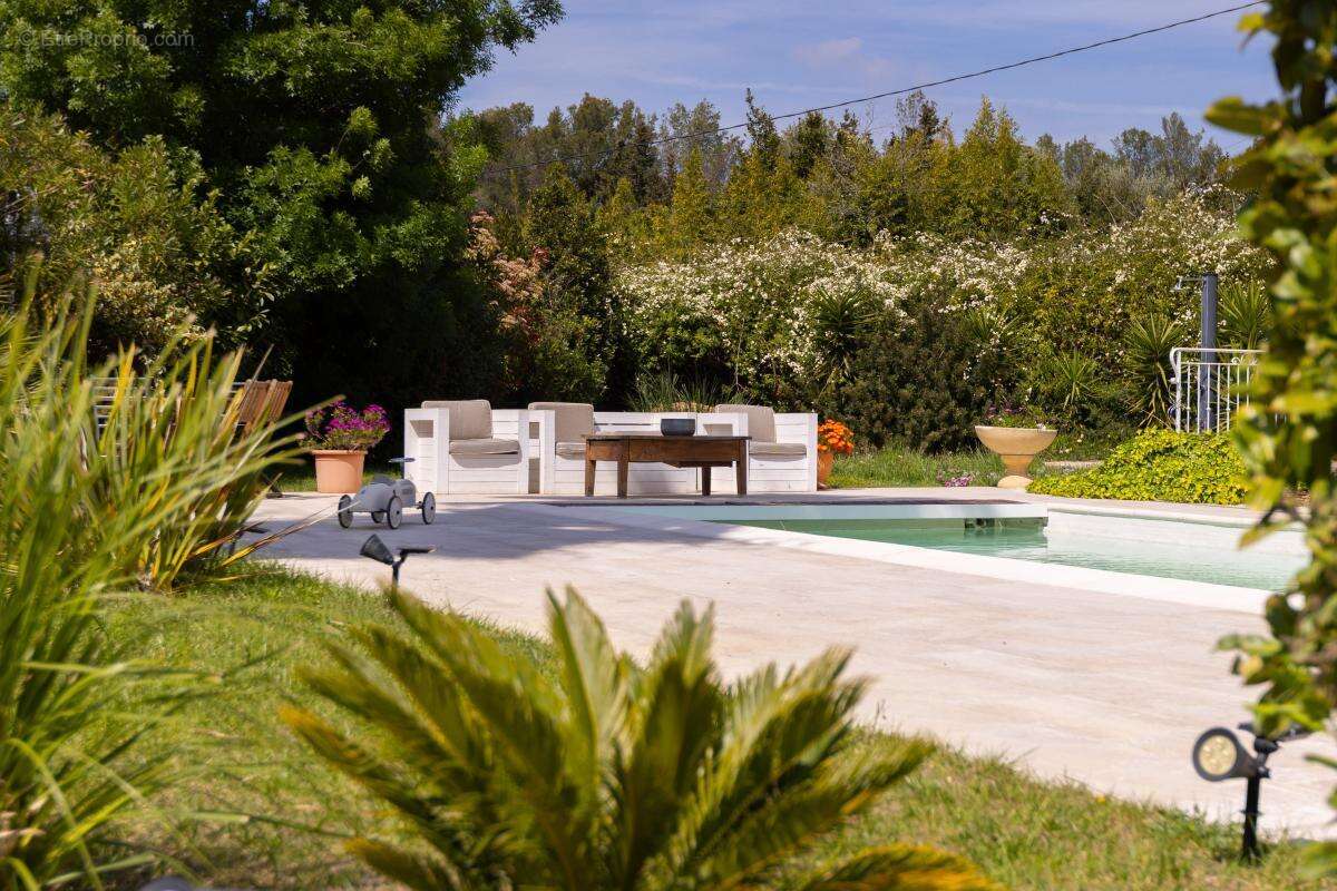 Maison à SAINT-CYR-SUR-MER