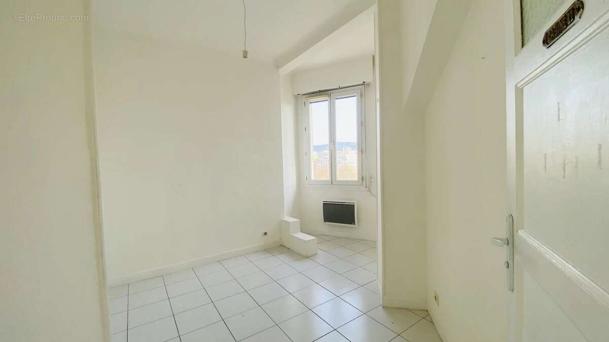 Appartement à MARSEILLE-4E