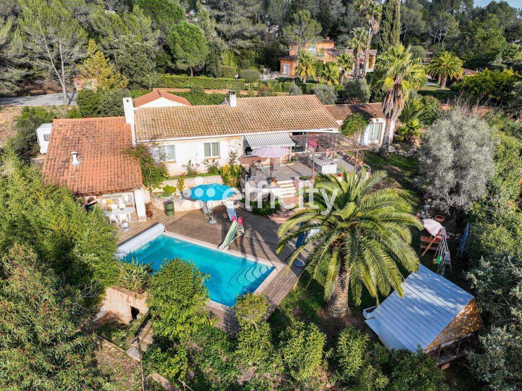 Maison à ROQUEBRUNE-SUR-ARGENS