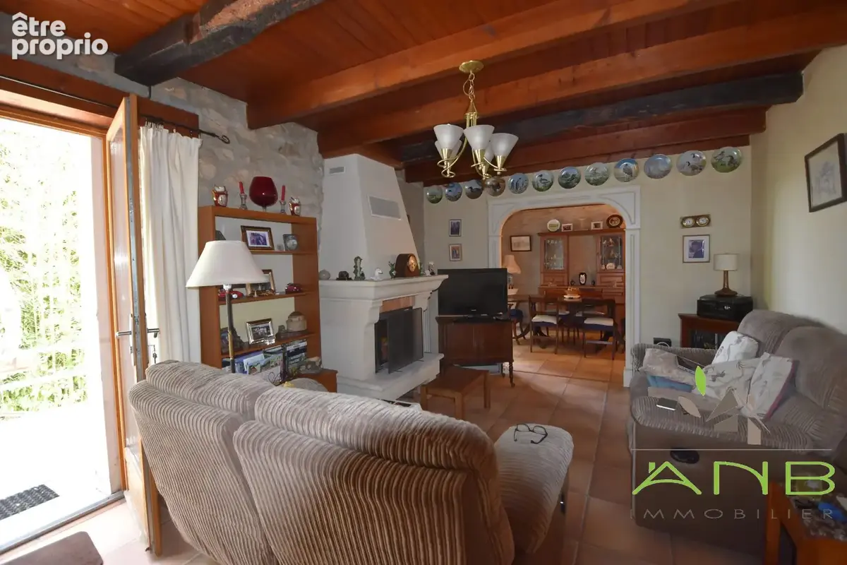 Maison 5 pièces 147 m² à vendre à Montbron (16220) - photo 3