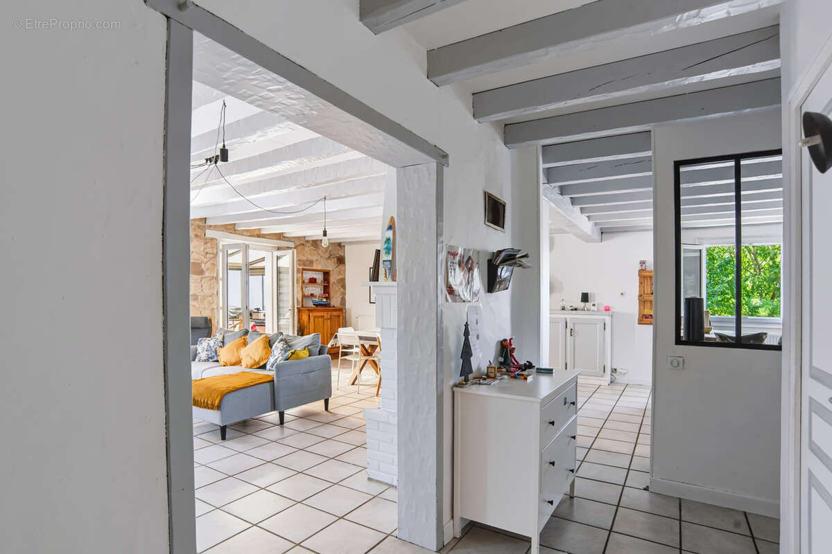 Ascain, maison de type 5 de 170 m2 sur parcelle 734 m2 - photo 5