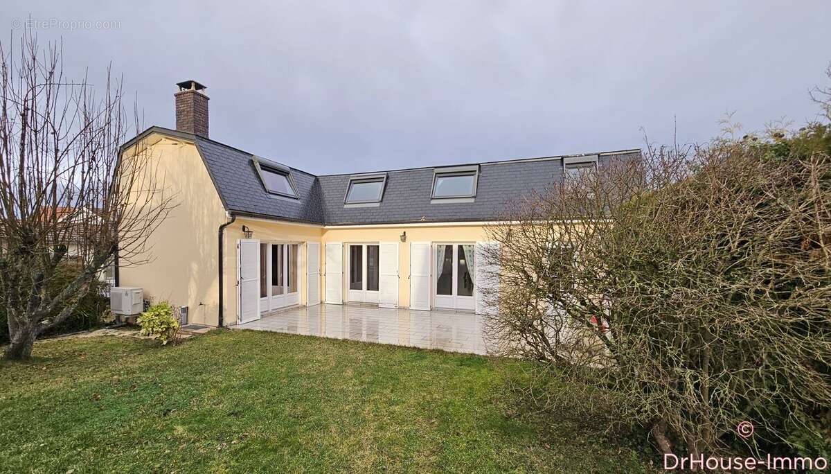 Maison à SAINT-JULIEN-LES-VILLAS