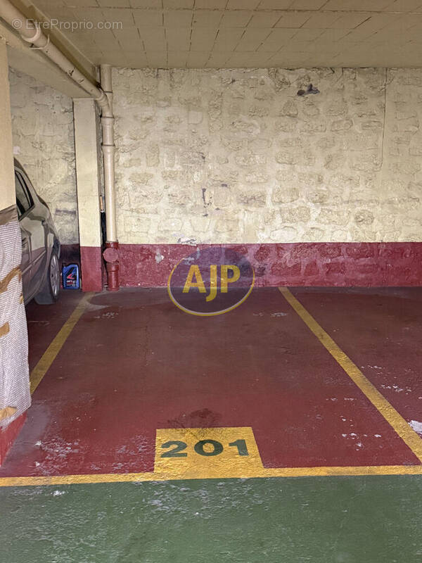 Parking à PARIS-15E