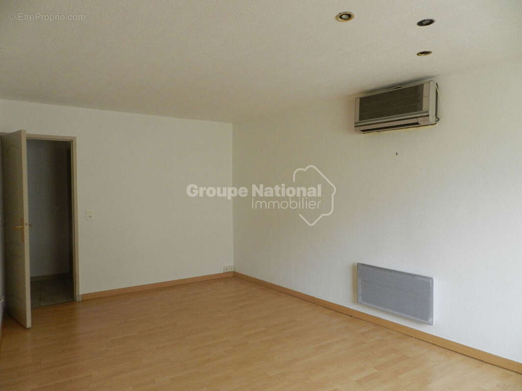 Appartement à SAINTE-CECILE-LES-VIGNES