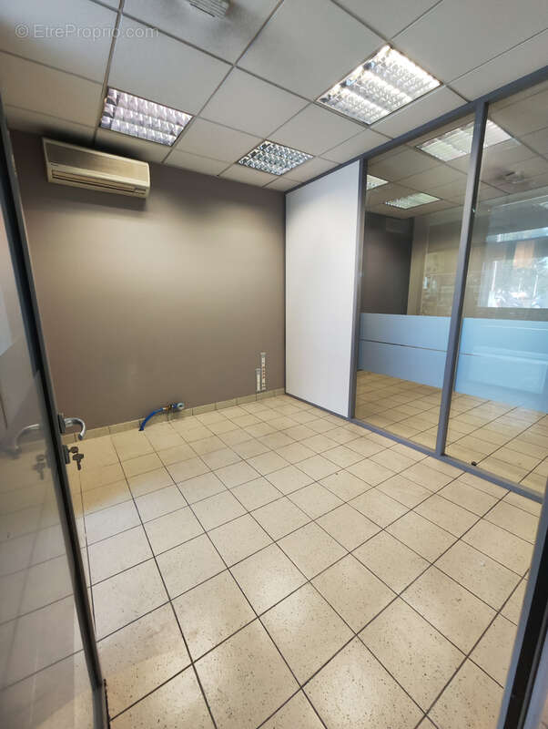 Commerce à LE MEE-SUR-SEINE