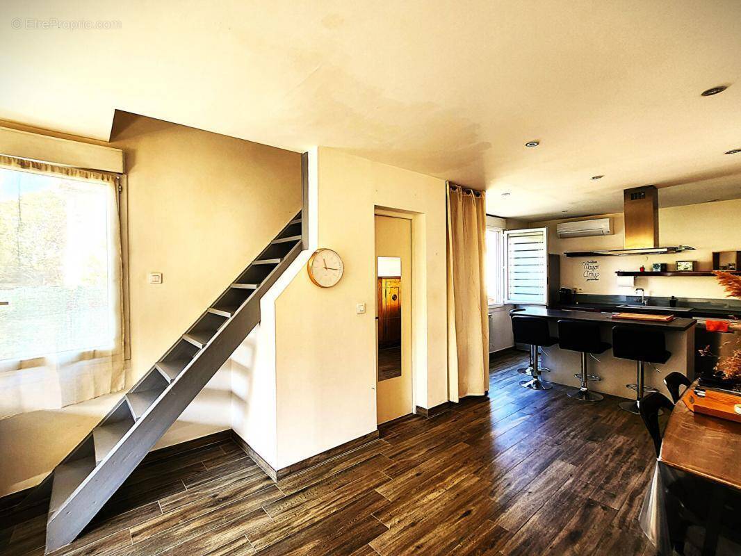 Appartement à MAUGUIO