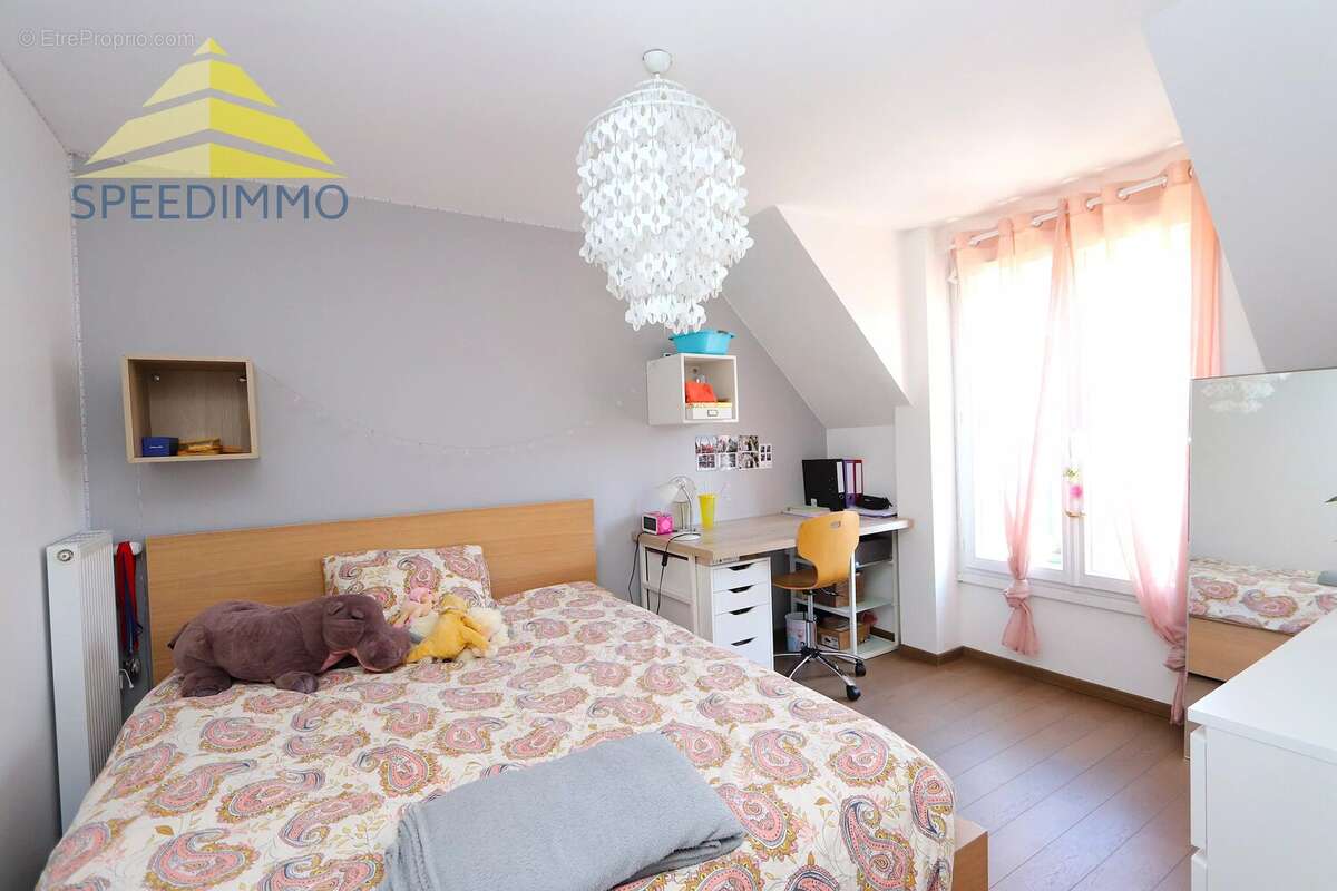 Maison à MANDRES-LES-ROSES