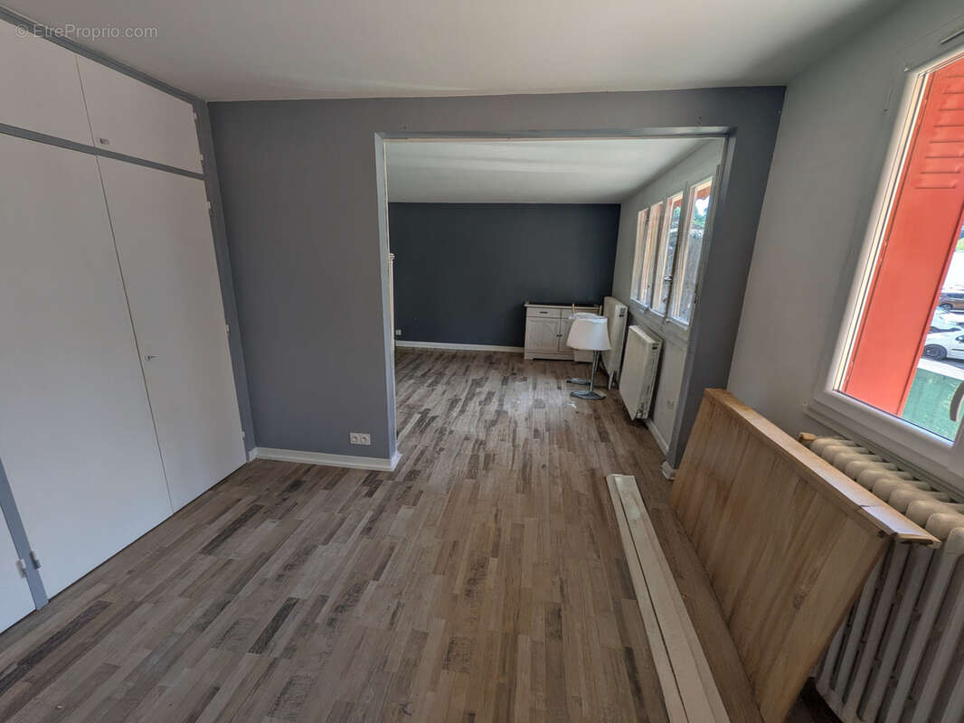 Appartement à PARON