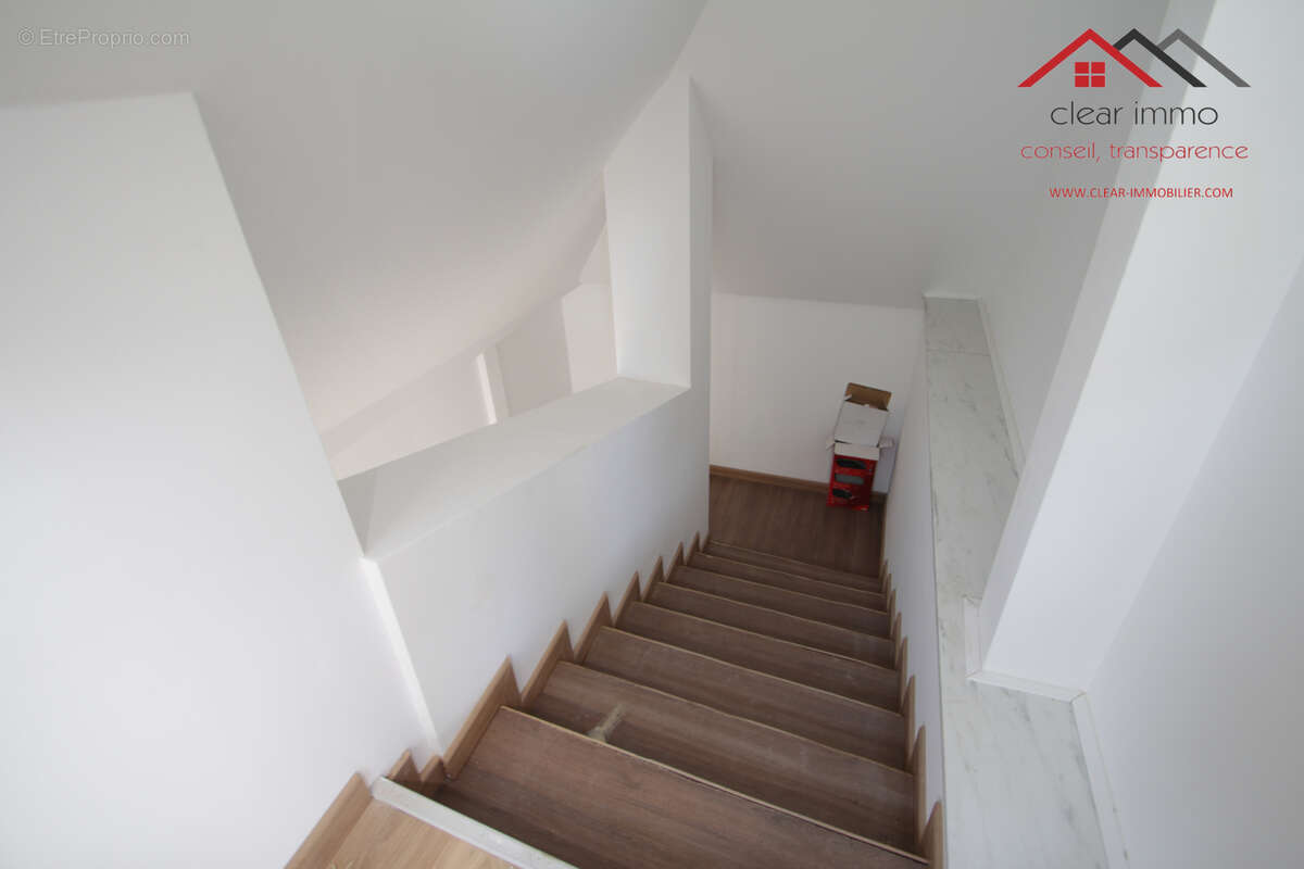 Appartement entièrement rénové avec 2 places de stationnement - photo 7
