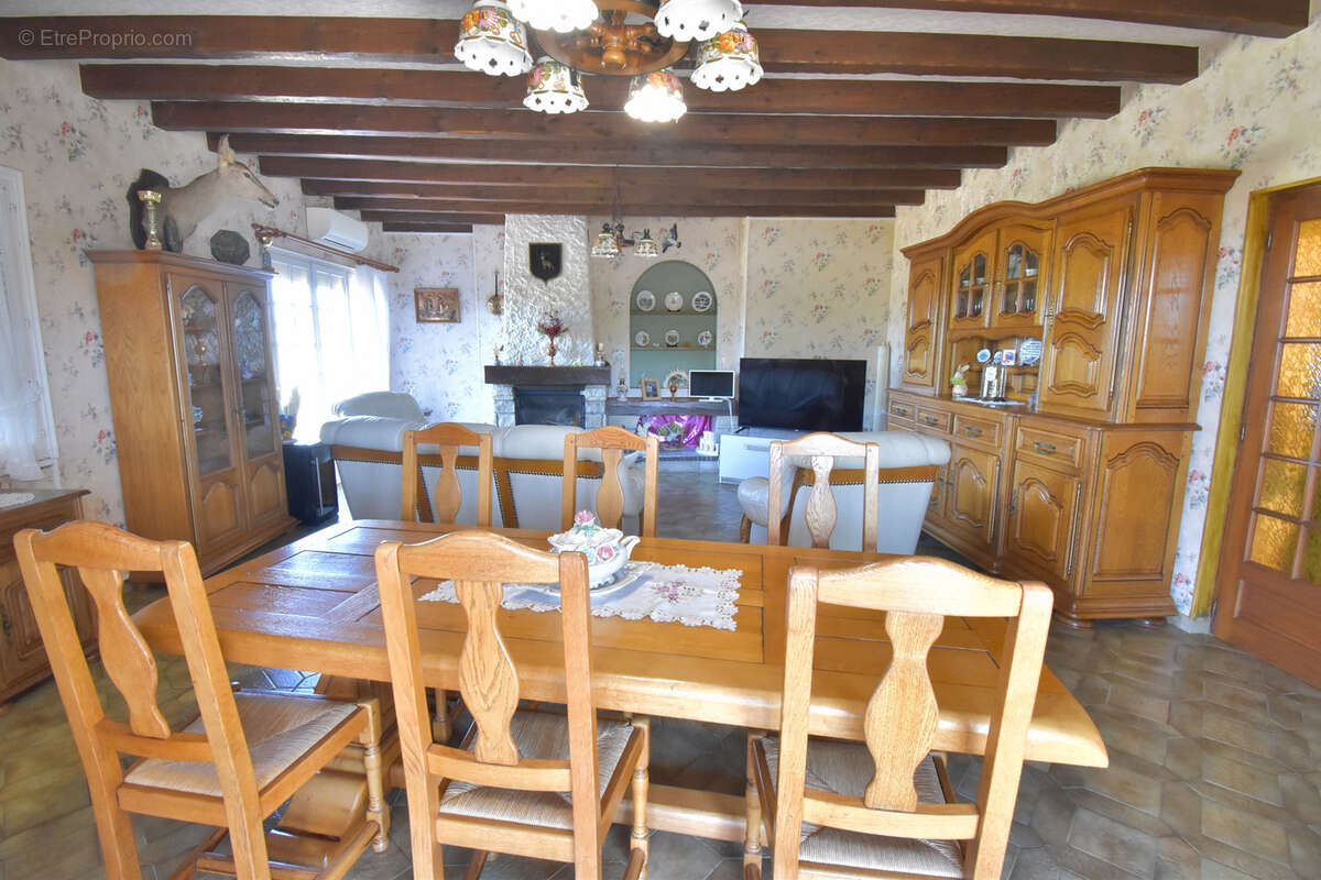 EN EXCLUSIVITÉ   Maison à 10 min de Moulins sur 5 000 m2 de terrain - photo 6
