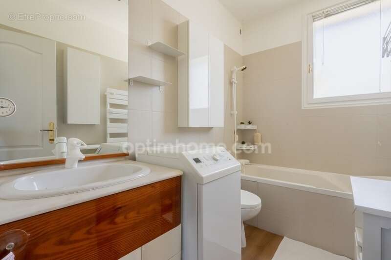 Appartement à LES PAVILLONS-SOUS-BOIS