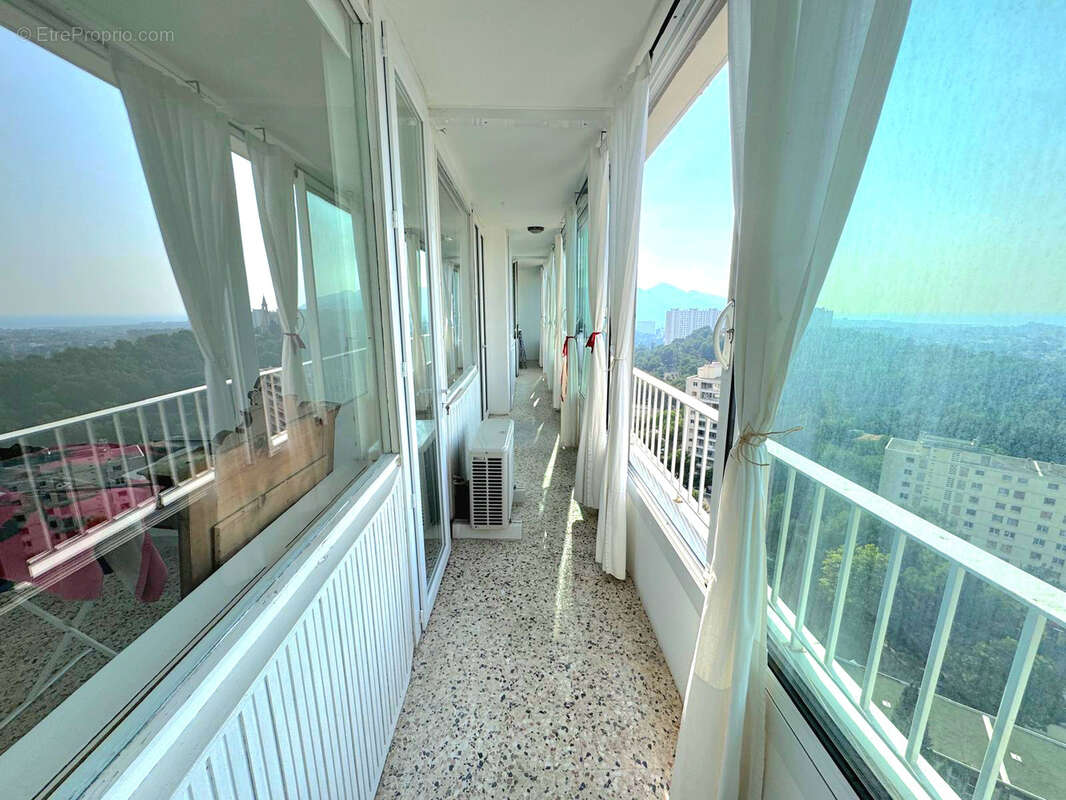 Appartement à MARSEILLE-9E