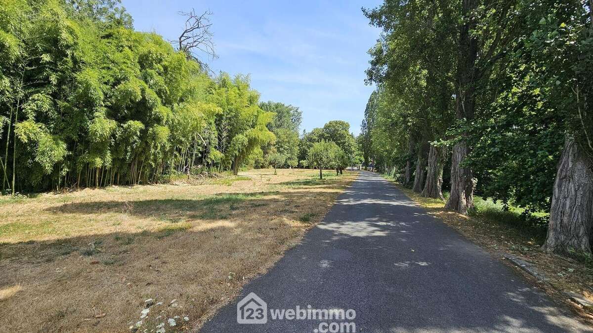 Vous profiterez de son parc.
