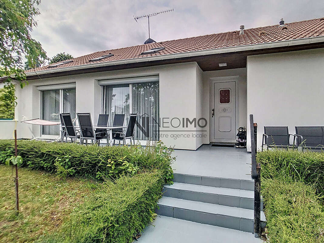 Maison à NEUFCHATEAU