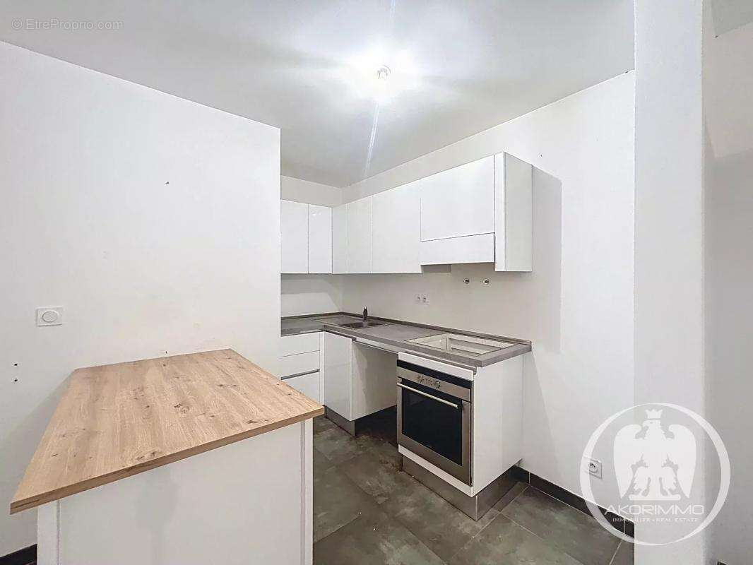 Appartement à SAINT-LAURENT-DU-VAR