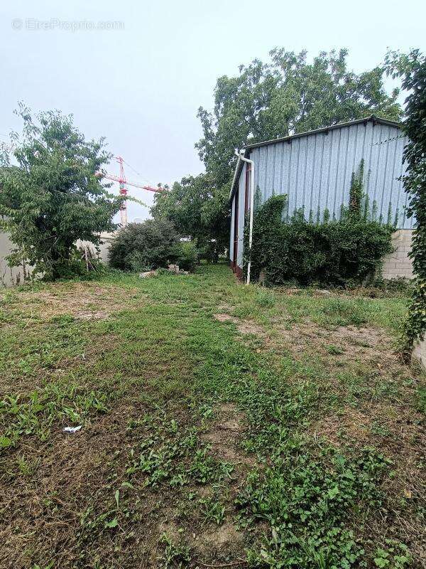 Commerce à MAINVILLIERS