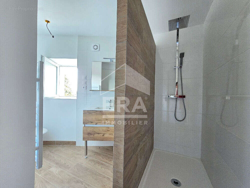 Maison à ROULLET-SAINT-ESTEPHE