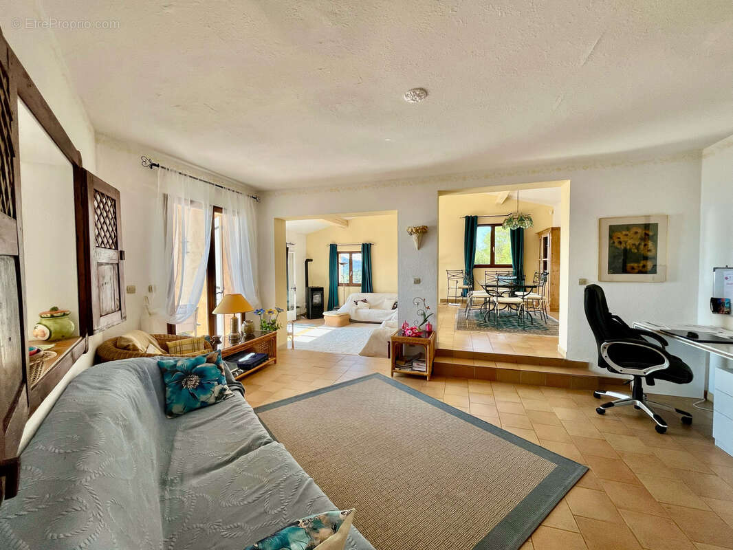 Maison à LES ISSAMBRES