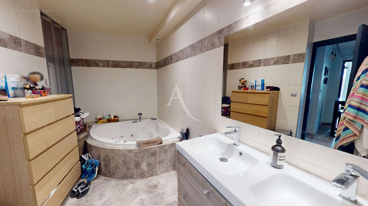 Appartement à CHILLY-MAZARIN