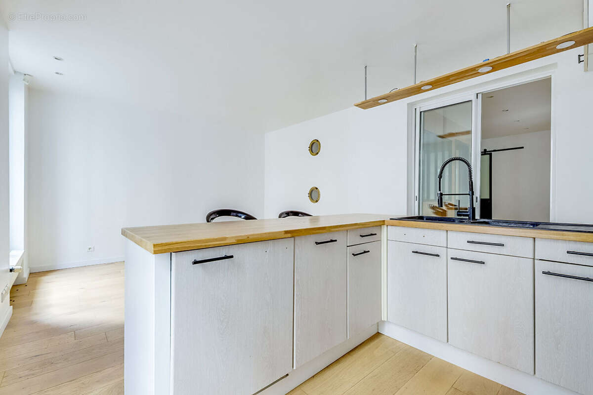 Appartement à PARIS-17E