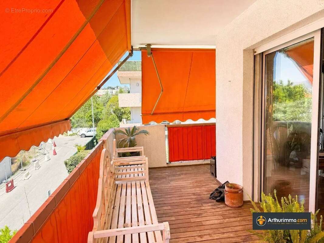 Appartement à SAINT-LAURENT-DU-VAR