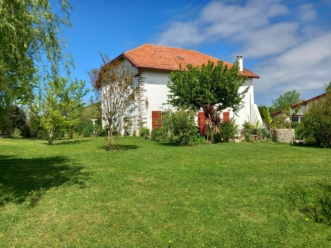 Maison avec 2 logements un T4, unT3 et une dépendance. - photo 4